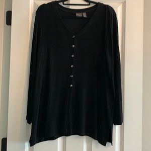 Chico’s size 3P, Travelers Collection, button down in Excellent Condition.